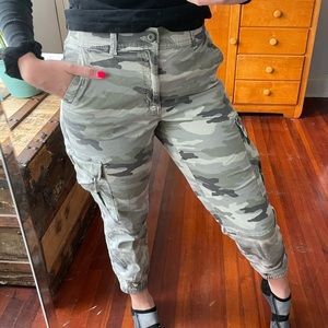 American Eagle Jogger Pants